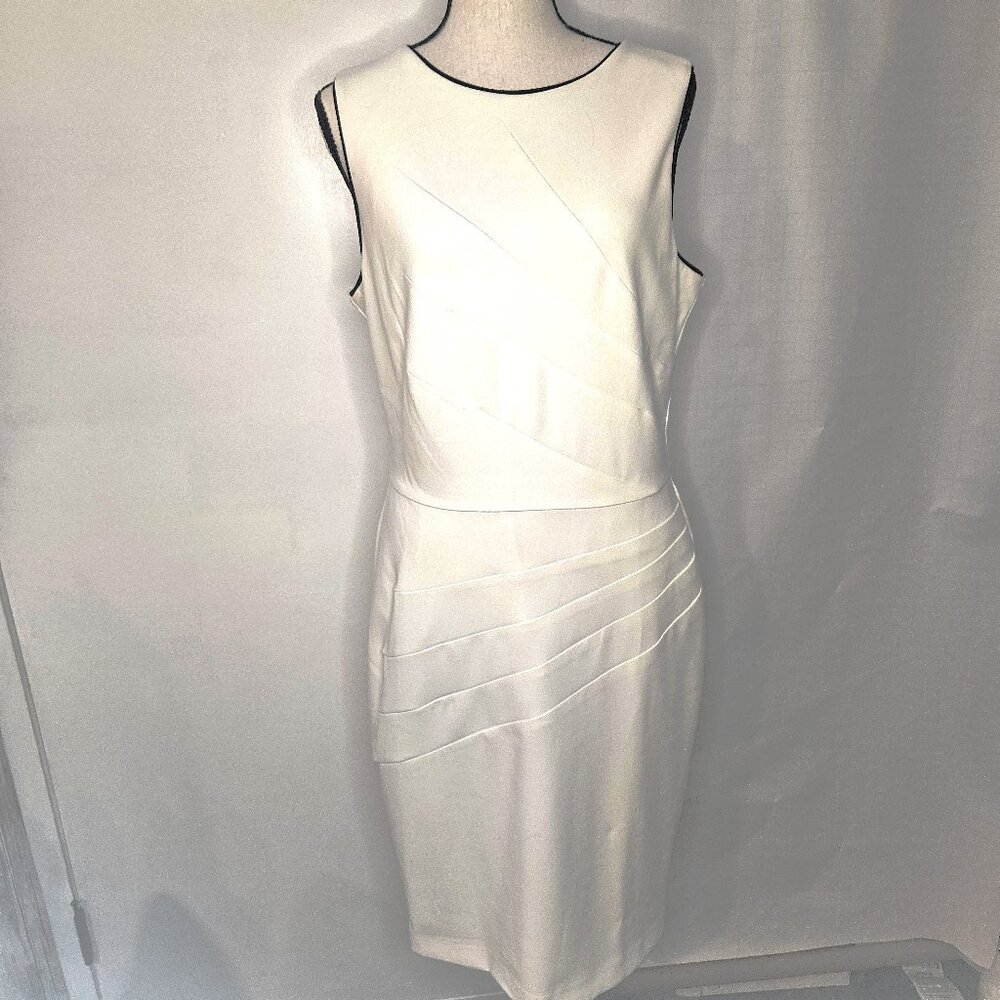 Sleeveless Cream-Colored Tailored sz 8 Dress w Asymmetrical Diagonal Pleating